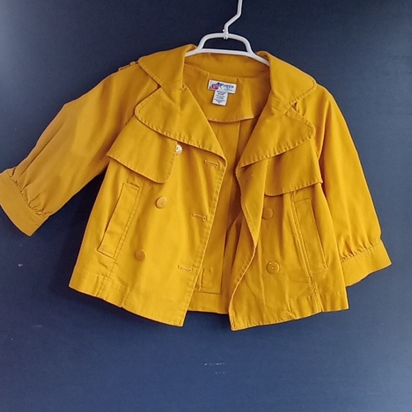 Piper & Blue Jackets & Blazers - GUC PIPER & BLUE GOLD COLOR cropped trench DBL Breasted size small jacket